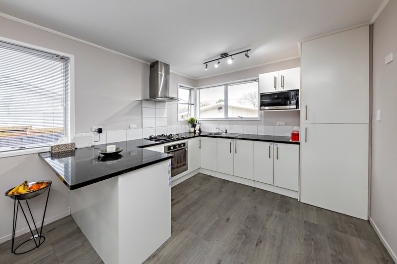 11 Hinton Place, Weymouth, Auckland - Carousel 2