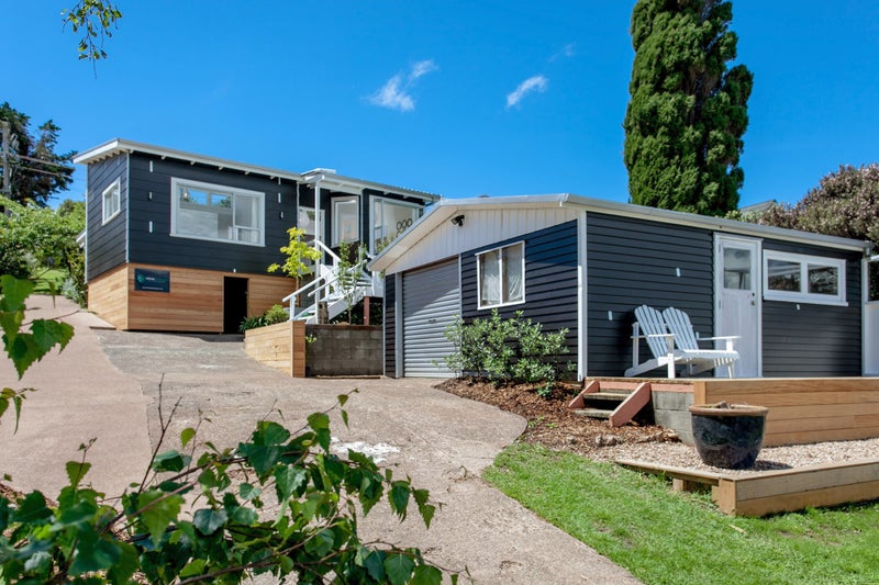 4 Moana Avenue, Surfdale, Waiheke Island - Carousel 2