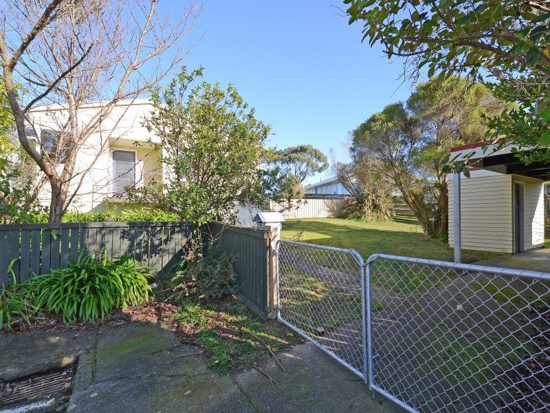 30 Aniseed Grove, Timberlea, Upper Hutt - Carousel 14