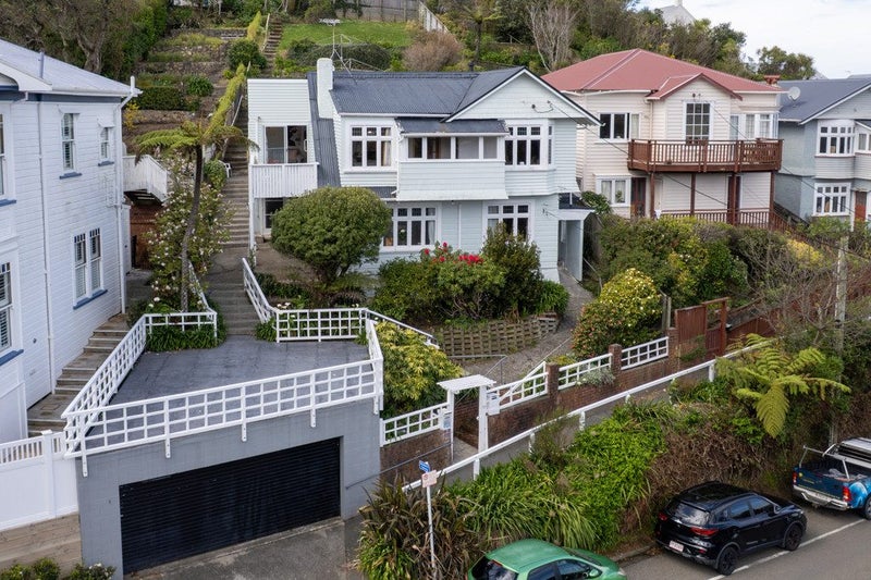 142 Kelburn Parade, Kelburn, Wellington - Carousel 2