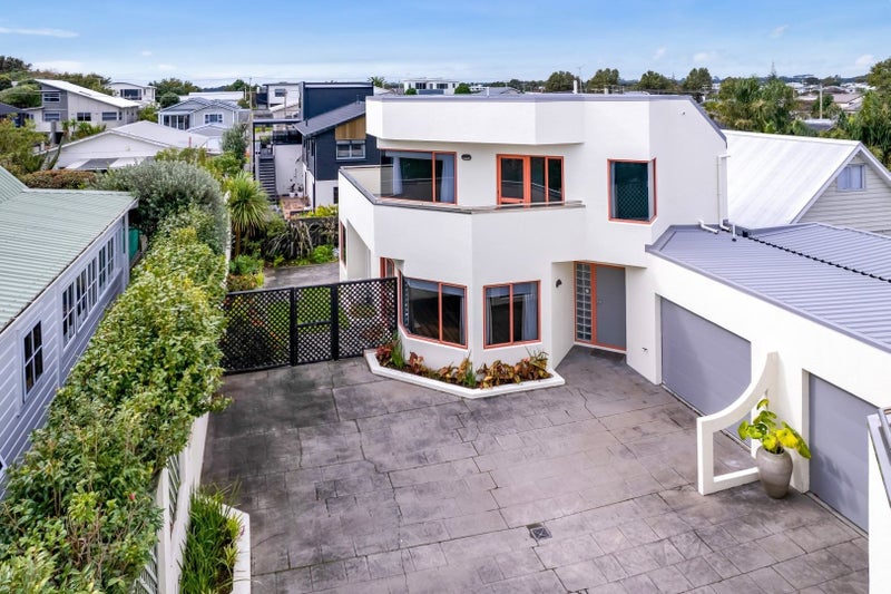 2/5 Richmond Street, Fitzroy, New Plymouth - Carousel 2
