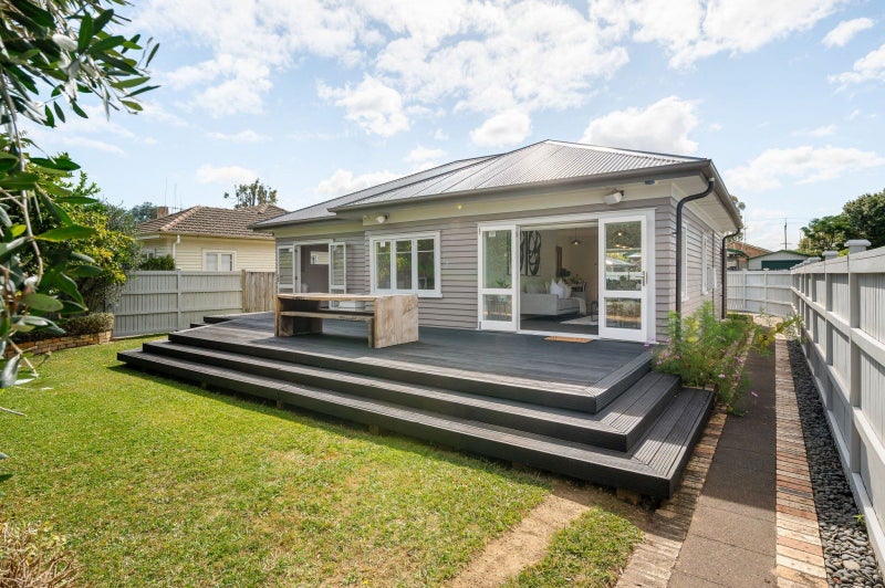 74 Fox Street, Hamilton East, Hamilton - Carousel 1