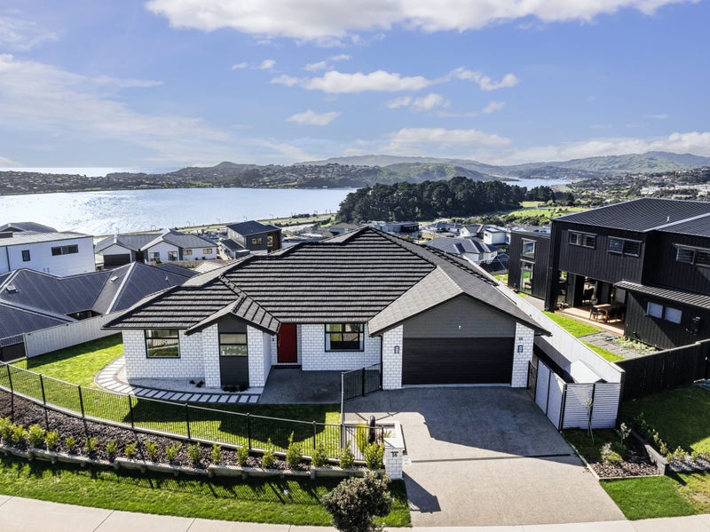 56 Queen Charlotte Drive, Aotea, Porirua - Carousel 1