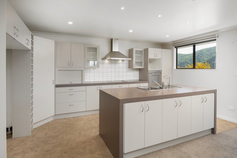 8A Waimarama Street, Waikawa, Picton - Carousel 17