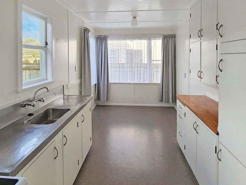 2 Avery Grove, Boulcott, Lower Hutt - Carousel 2
