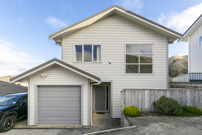 5 Gifford Grove, Churton Park, Wellington - Carousel 1
