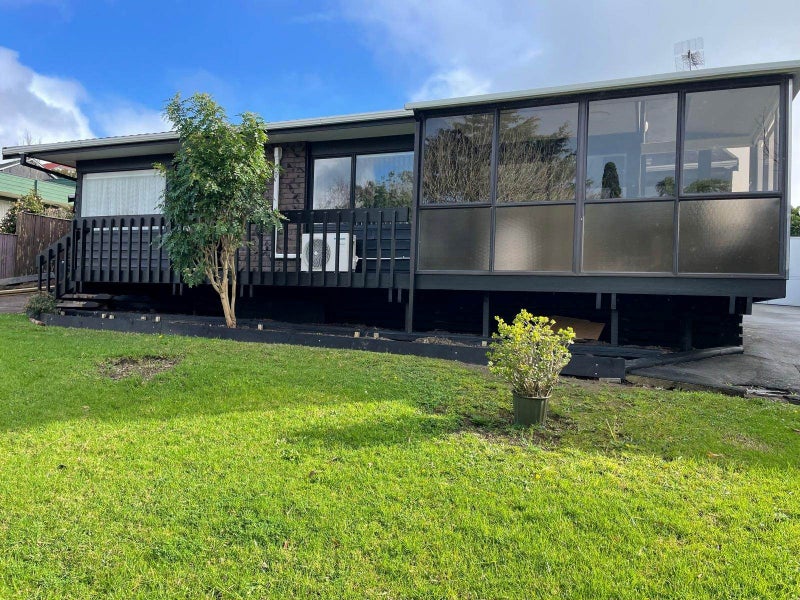 1/7 Aylmer Court, Eastern Beach, Auckland - Carousel 2