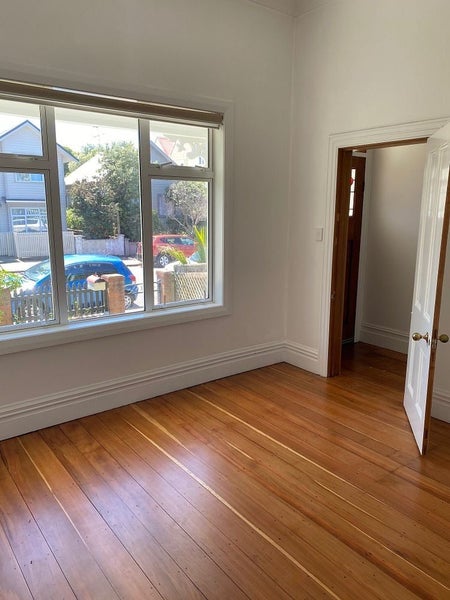 17 Te Wharepouri Street, Berhampore, Wellington - Carousel 14