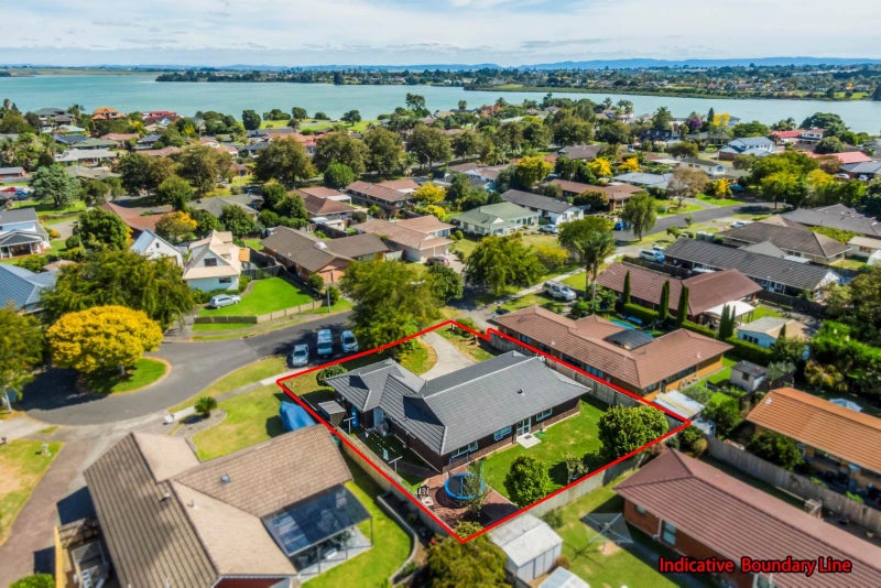 14 Peridot Place, Conifer Grove, Takanini - Carousel 1