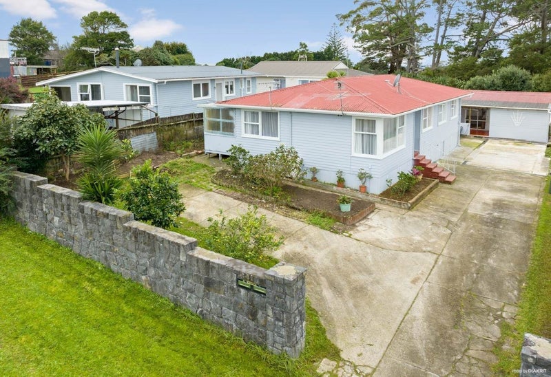 5 Thornlow Street, Glendene, Auckland - Carousel 1