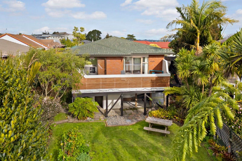2/6 Annette Avenue, Te Atatu South, Auckland - Carousel 1