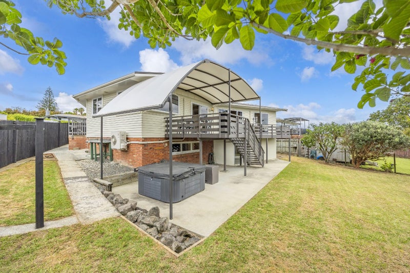 13 Carole Crescent, Pakuranga, Auckland - Carousel 1