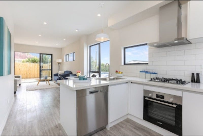 1/8 Hepburn Road, Glendene, Auckland - Carousel 2