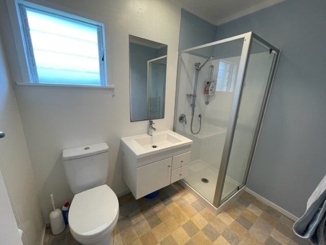 2/11 Winscombe Street, Belmont, Auckland - Carousel 16