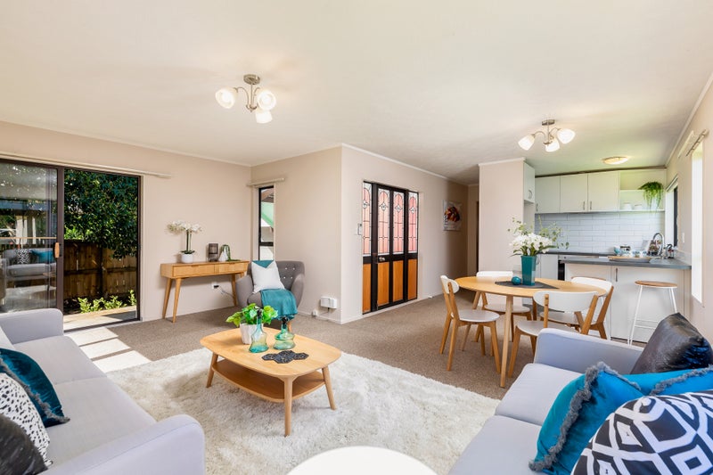 12A Sutherland Road, Point Chevalier, Auckland - Carousel 2