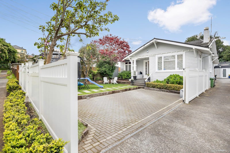 9 Epworth Avenue, Royal Oak, Auckland - Carousel 2