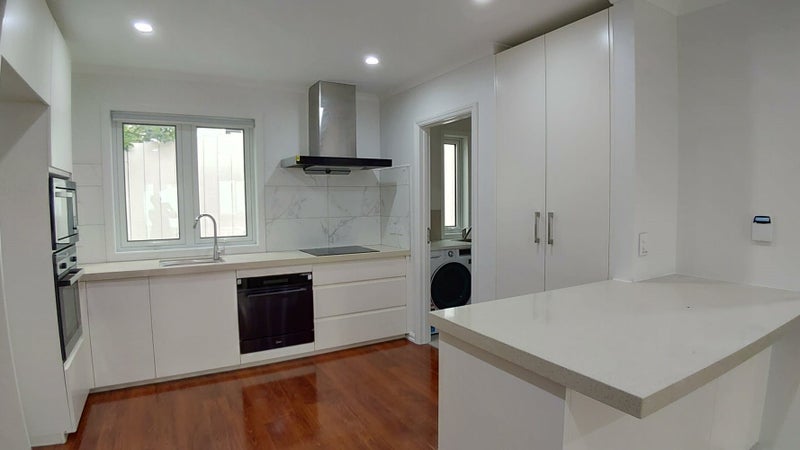 36 Trias Road, Totara Vale, Auckland - Carousel 1