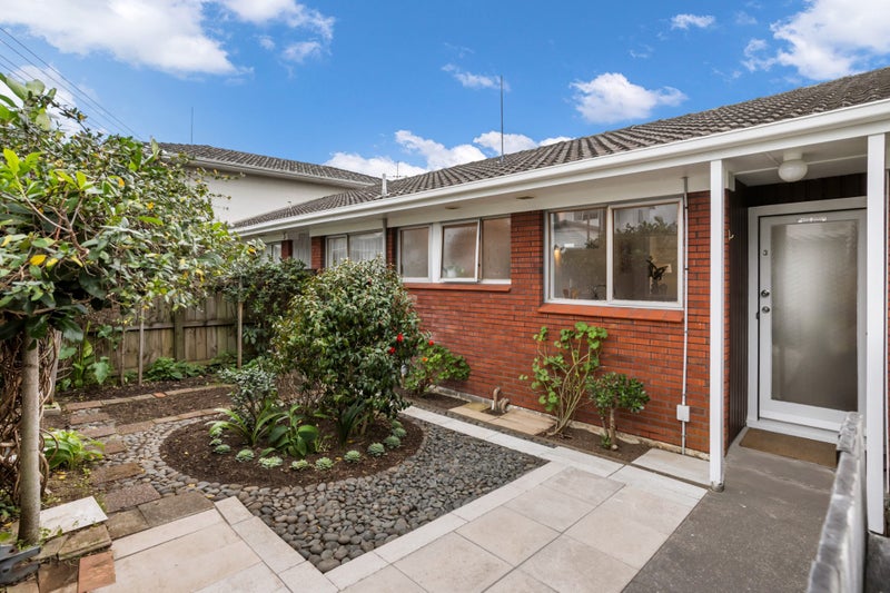 3/32 Fowlds Avenue, Sandringham, Auckland - Carousel 1