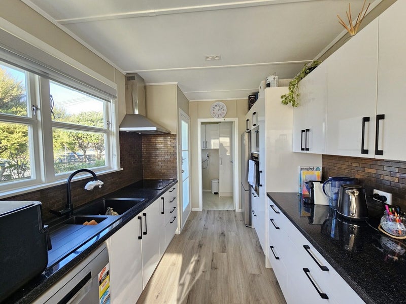 96 Bracken Road, Paparangi, Wellington - Carousel 2