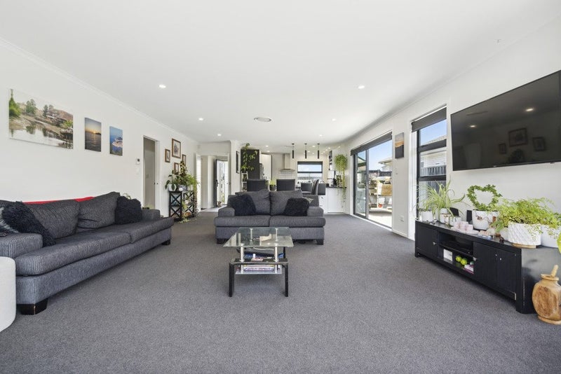 97 Mawai Hakona Drive, Wallaceville, Upper Hutt - Carousel 2