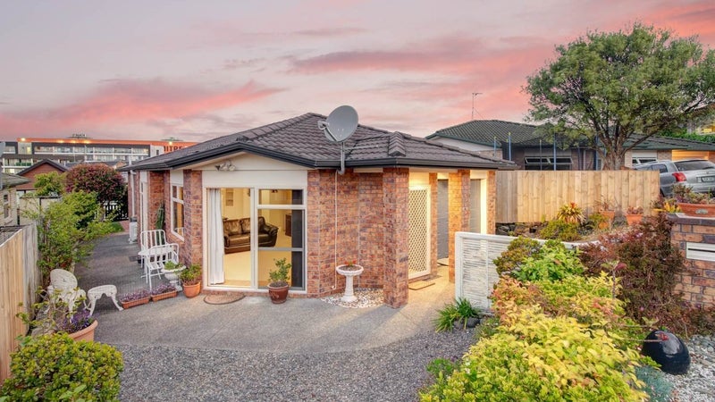 77 Elan Place, Stanmore Bay, Whangaparaoa - Carousel 1