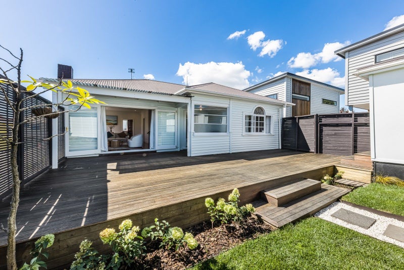 127 Point Chevalier Road, Point Chevalier, Auckland - Carousel 1
