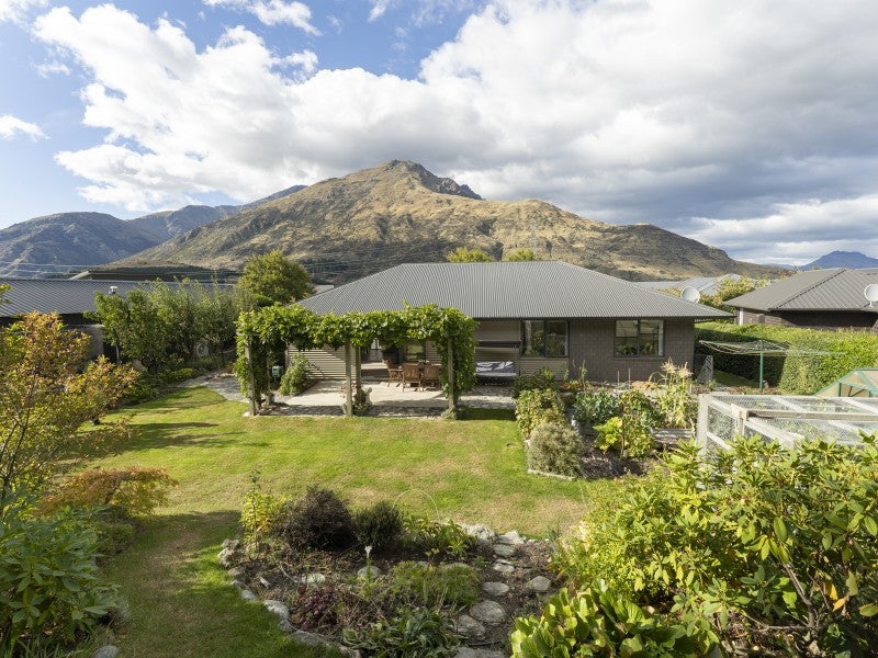 12 Cotswold Court, Lower Shotover, Queenstown - Carousel 1
