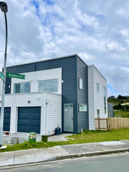 10/10 Vinifera Place, Fairview Heights, Auckland - Carousel 1