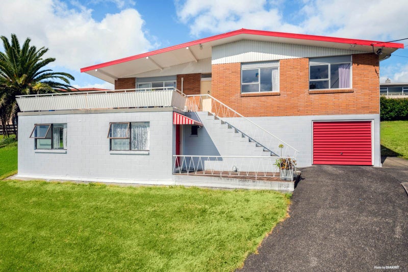 8 Coroglen Avenue, Birkenhead, Auckland - Carousel 1