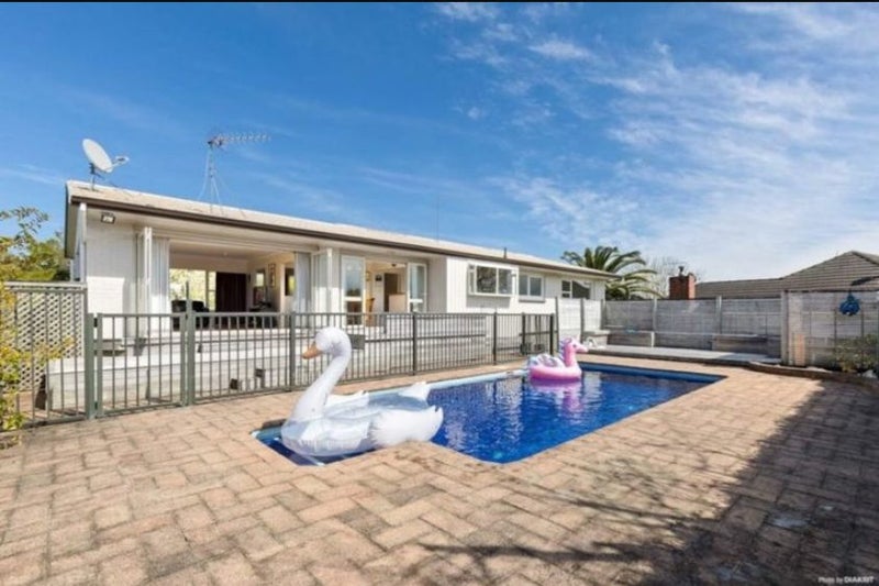 3 Santa Rosa Terrace, Forrest Hill, Auckland - Carousel 2