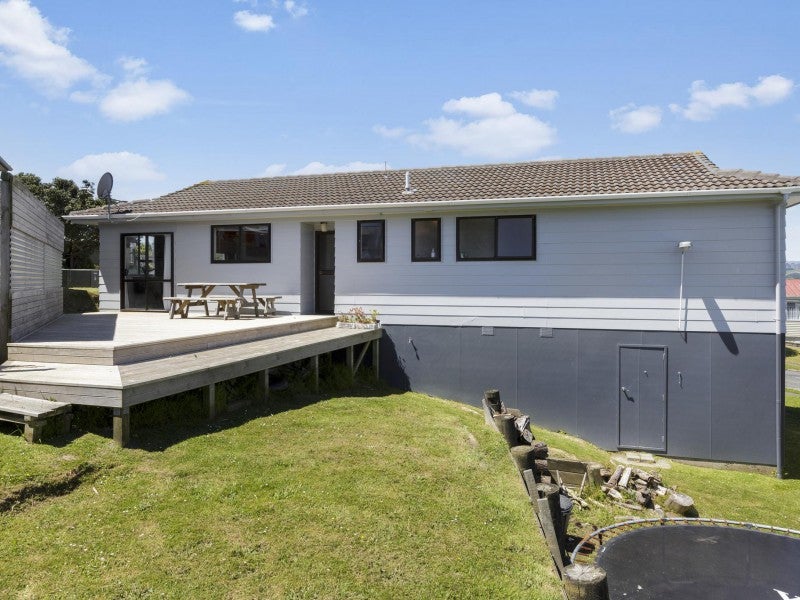 27 Sombrero View, Ascot Park, Porirua - Carousel 1