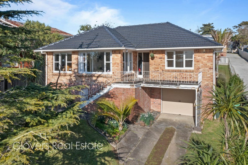16 Dolbear Street, Titirangi, Auckland - Carousel 1