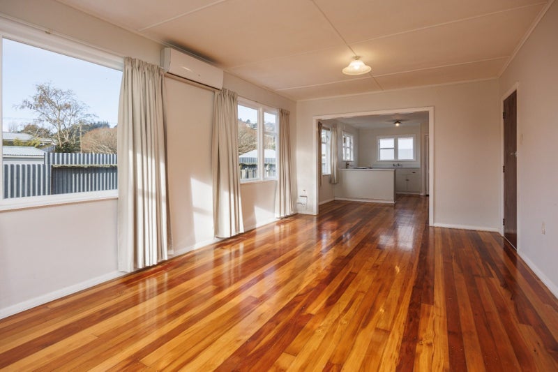 6 Golf Road, Manor Park, Lower Hutt - Carousel 2