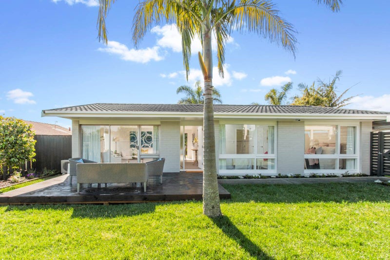 25 HEDGE ROW, Sunnyhills, Auckland - Carousel 1