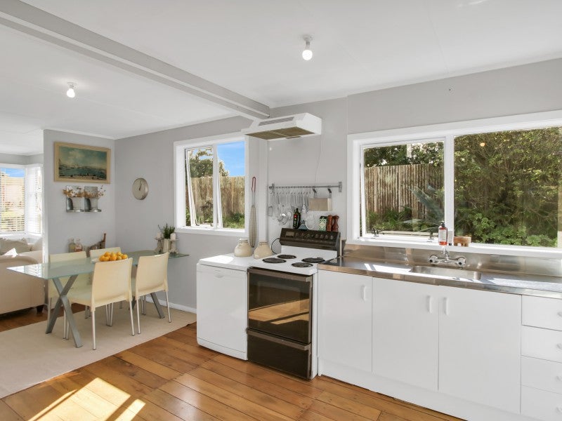 110 Park Avenue, Waitarere Beach, Levin - Carousel 1