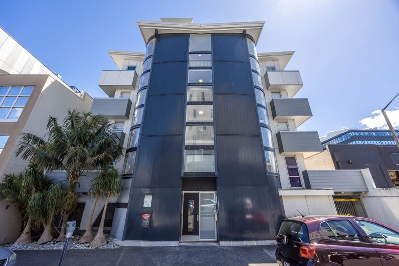27/8 Clayton Street, Newmarket, Auckland - Carousel 19