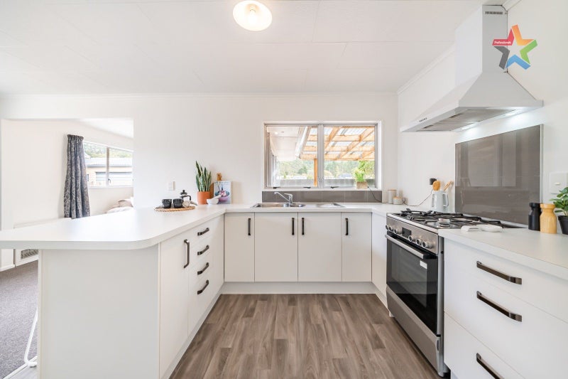 335 Wellington Road, Wainuiomata, Lower Hutt - Carousel 1