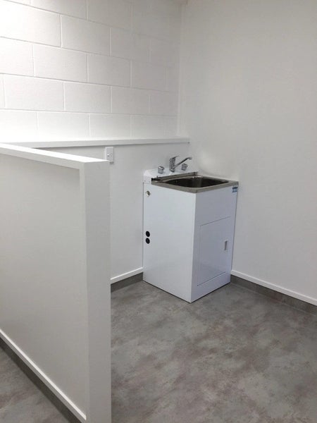 8/17 Wellington Street, Hamilton East, Hamilton - Carousel 9