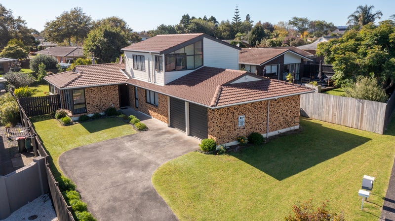 11 Elrita Place, Conifer Grove, Takanini - Carousel 2