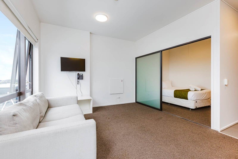 1111/17 Putney Way, Manukau, Auckland - Carousel 1