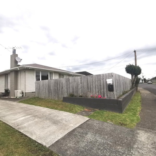 19 McAnnalley Street, Manurewa East, Auckland - Carousel 1