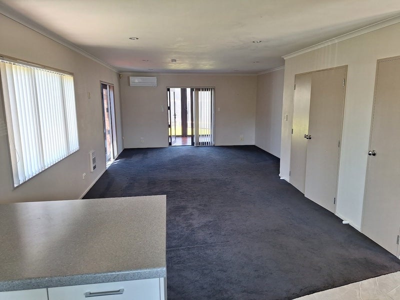 8 Pyramid Place, Glen Eden, Auckland - Carousel 2