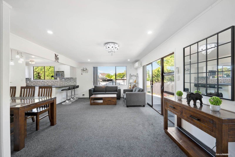 1/56 Challen Close, Conifer Grove, Takanini - Carousel 1