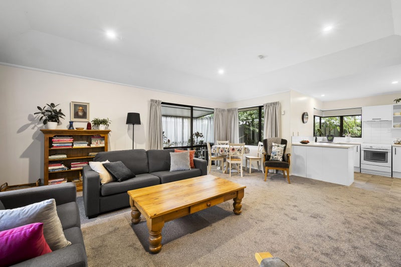 5 Villa Grove, Ilam, Christchurch - Carousel 2