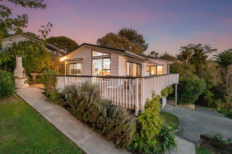8 Hill Road, Palm Beach, Waiheke Island - Carousel 1