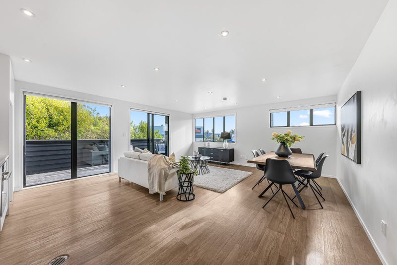 4/108 Unsworth Drive, Unsworth Heights, Auckland - Carousel 2