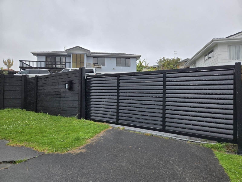 11 Melia Grove, Goodwood Heights, Auckland - Carousel 1