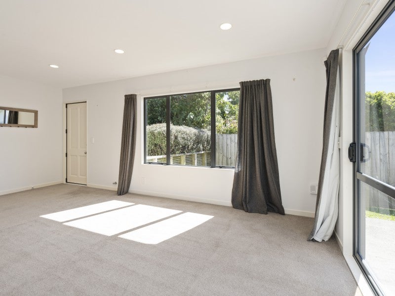1C Pollen Street, Johnsonville, Wellington - Carousel 15