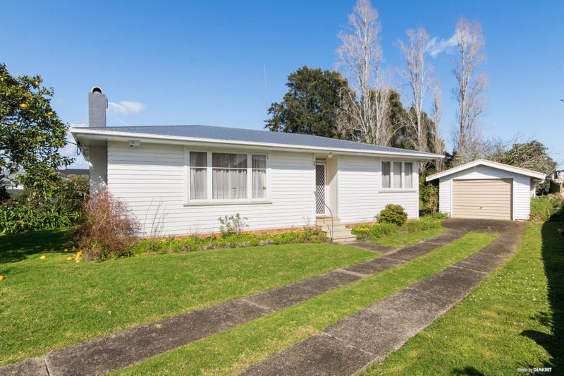 37 Neil Avenue, Te Atatu Peninsula, Auckland - Carousel 1