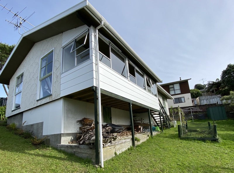 3 Eastview Grove, Normandale, Lower Hutt - Carousel 16